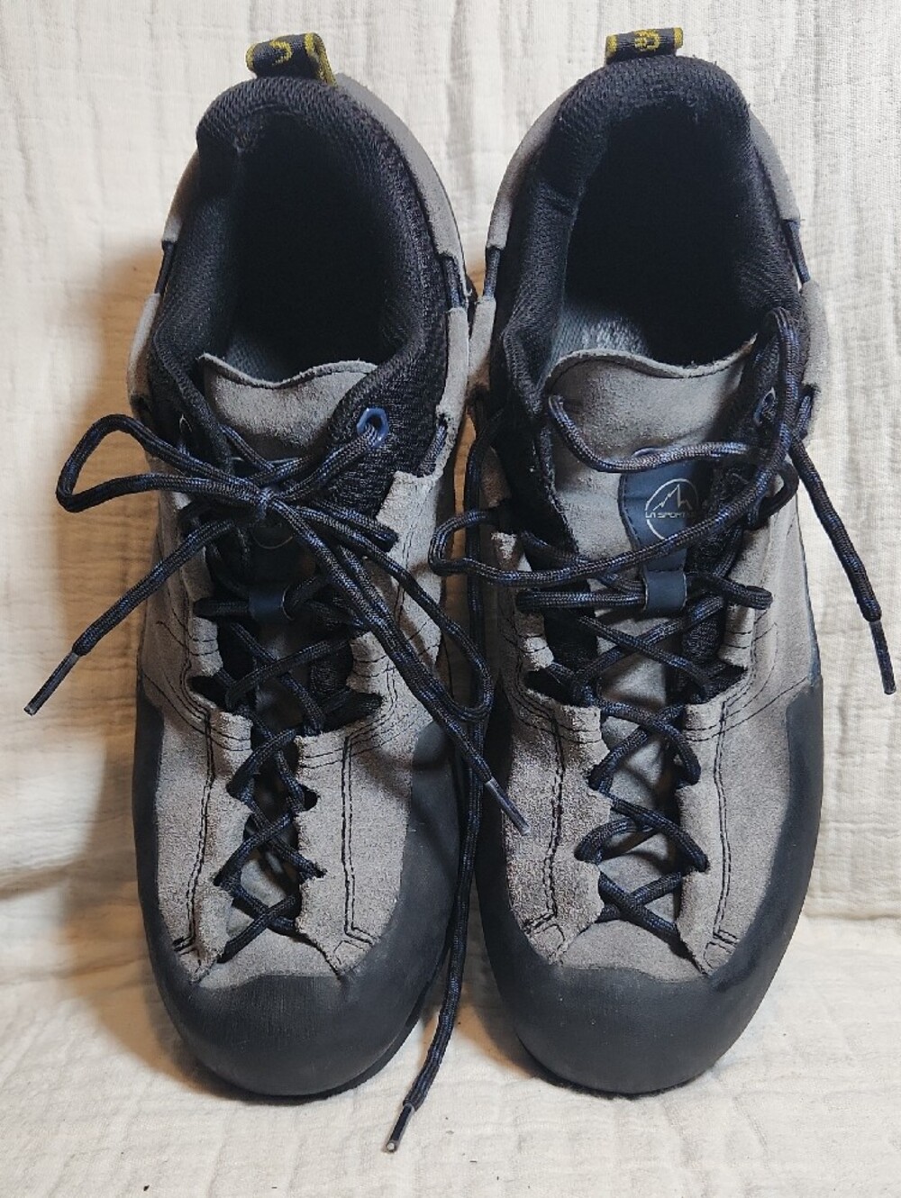 La Sportiva Men’s Gray and Black Approach Shoes - Picture 2 of 10